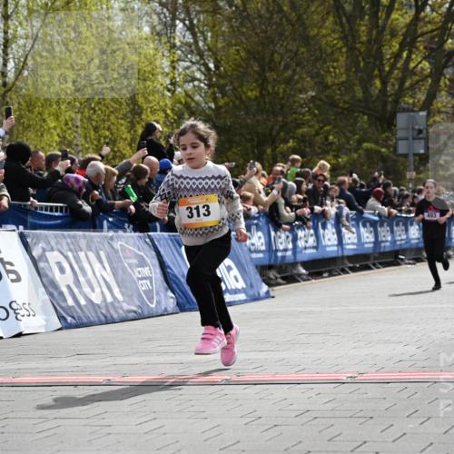 12.04.2026 - 45. Internationalen Wilhelmsburger Insellauf J. Mangold http://msf.ph/oto/9521806 12.04.2026 14:20:36 Ziel 165, 171, 20, 313, 576, 935 meine-sportfotos.de
