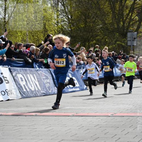 12.04.2026 - 45. Internationalen Wilhelmsburger Insellauf J. Mangold http://msf.ph/oto/9521823 12.04.2026 14:20:41 Ziel 576, 935, 301, 61, 237, 578, 751, 940, 958, 832, 1610, 3 meine-sportfotos.de