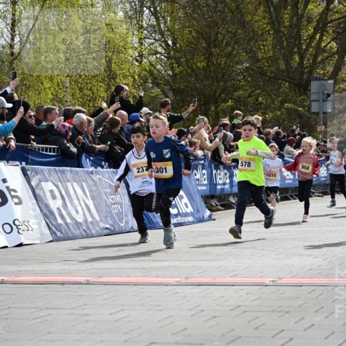 12.04.2026 - 45. Internationalen Wilhelmsburger Insellauf J. Mangold http://msf.ph/oto/9521832 12.04.2026 14:20:42 Ziel 576, 935, 301, 61, 237, 578, 751, 940, 958, 832, 1610, 3, 285, 1073, 767, 404 meine-sportfotos.de