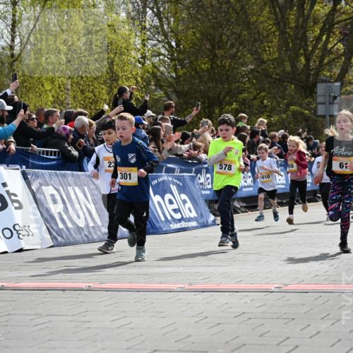 12.04.2026 - 45. Internationalen Wilhelmsburger Insellauf J. Mangold http://msf.ph/oto/9521835 12.04.2026 14:20:42 Ziel 576, 935, 301, 61, 237, 578, 751, 940, 958, 832, 1610, 3, 285, 1073, 767, 404 meine-sportfotos.de