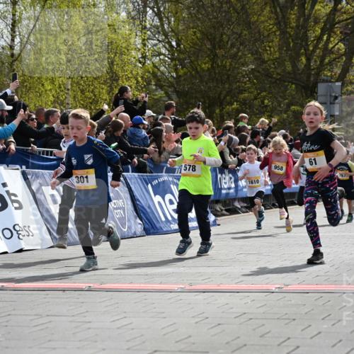 12.04.2026 - 45. Internationalen Wilhelmsburger Insellauf J. Mangold http://msf.ph/oto/9521838 12.04.2026 14:20:42 Ziel 576, 935, 301, 61, 237, 578, 751, 940, 958, 832, 1610, 3, 285, 1073, 767, 404 meine-sportfotos.de