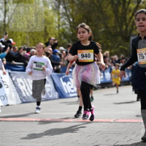 12.04.2026 - 45. Internationalen Wilhelmsburger Insellauf J. Mangold http://msf.ph/oto/9521862 12.04.2026 14:20:44 Ziel 935, 301, 61, 237, 578, 751, 940, 958, 832, 1610, 3, 285, 1073, 767, 404, 318, 539, 431, 135, 545 meine-sportfotos.de
