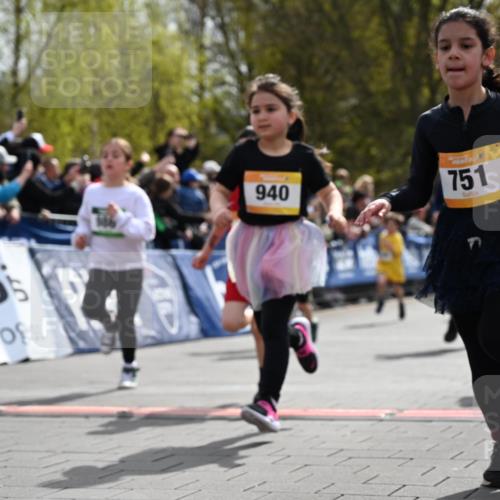 12.04.2026 - 45. Internationalen Wilhelmsburger Insellauf J. Mangold http://msf.ph/oto/9521863 12.04.2026 14:20:45 Ziel 301, 61, 237, 578, 751, 940, 958, 832, 1610, 3, 285, 1073, 767, 404, 318, 539, 431, 135, 545, 537, 30, 133, 977, 84 meine-sportfotos.de