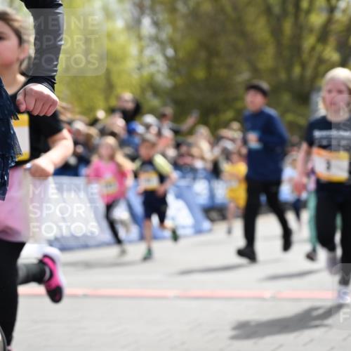 12.04.2026 - 45. Internationalen Wilhelmsburger Insellauf J. Mangold http://msf.ph/oto/9521869 12.04.2026 14:20:45 Ziel 301, 61, 237, 578, 751, 940, 958, 832, 1610, 3, 285, 1073, 767, 404, 318, 539, 431, 135, 545, 537, 30, 133, 977, 84 meine-sportfotos.de