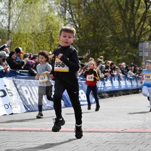 12.04.2026 - 45. Internationalen Wilhelmsburger Insellauf J. Mangold http://msf.ph/oto/9521907 12.04.2026 14:20:51 Ziel 318, 539, 431, 135, 545, 537, 30, 133, 977, 84, 1606, 473, 956, 467, 324, 299, 1605, 278 meine-sportfotos.de