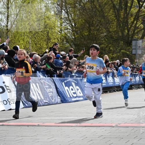 12.04.2026 - 45. Internationalen Wilhelmsburger Insellauf J. Mangold http://msf.ph/oto/9521911 12.04.2026 14:20:52 Ziel 431, 135, 545, 537, 30, 133, 977, 84, 1606, 473, 956, 467, 324, 299, 1605, 278, 760 meine-sportfotos.de