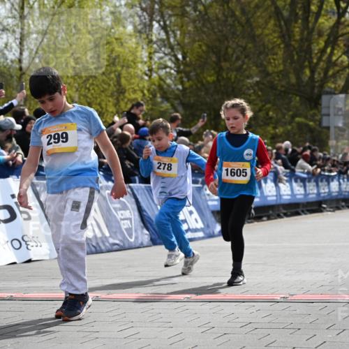 12.04.2026 - 45. Internationalen Wilhelmsburger Insellauf J. Mangold http://msf.ph/oto/9521925 12.04.2026 14:20:53 Ziel 537, 30, 133, 977, 84, 1606, 473, 956, 467, 324, 299, 1605, 278, 760 meine-sportfotos.de