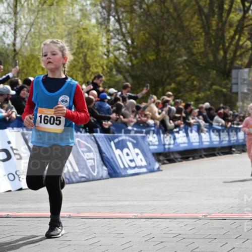 12.04.2026 - 45. Internationalen Wilhelmsburger Insellauf J. Mangold http://msf.ph/oto/9521934 12.04.2026 14:20:54 Ziel 1606, 473, 956, 467, 324, 299, 1605, 278, 760 meine-sportfotos.de