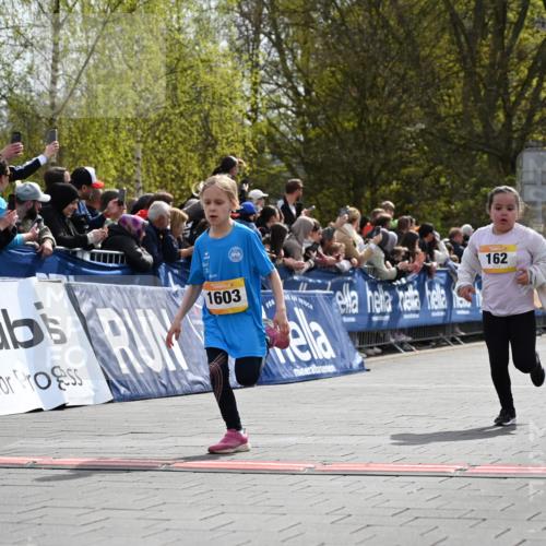 12.04.2026 - 45. Internationalen Wilhelmsburger Insellauf J. Mangold http://msf.ph/oto/9521992 12.04.2026 14:21:04 Ziel 437, 1616, 692, 696, 107, 818, 732, 756, 1603, 162, 280, 149 meine-sportfotos.de