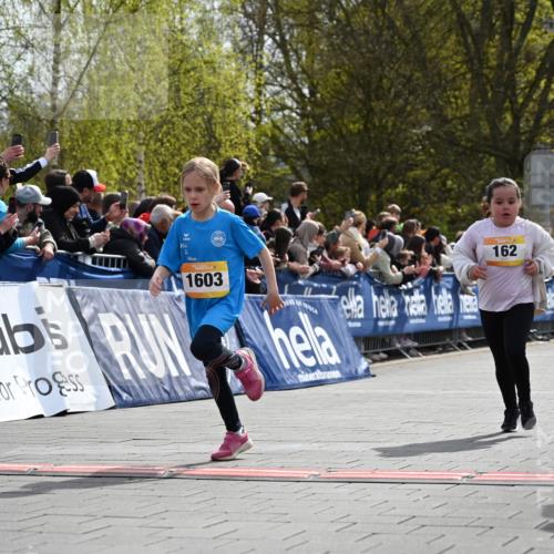 12.04.2026 - 45. Internationalen Wilhelmsburger Insellauf J. Mangold http://msf.ph/oto/9521993 12.04.2026 14:21:04 Ziel 437, 1616, 692, 696, 107, 818, 732, 756, 1603, 162, 280, 149 meine-sportfotos.de