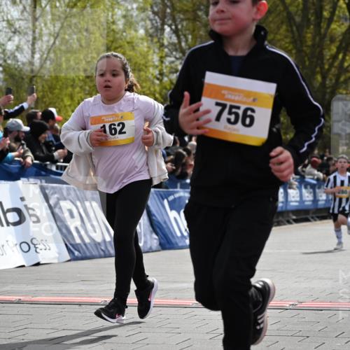 12.04.2026 - 45. Internationalen Wilhelmsburger Insellauf J. Mangold http://msf.ph/oto/9522001 12.04.2026 14:21:05 Ziel 696, 107, 818, 732, 756, 1603, 162, 280, 149 meine-sportfotos.de