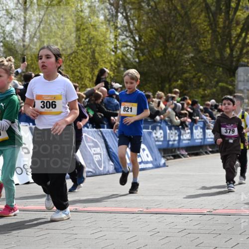 12.04.2026 - 45. Internationalen Wilhelmsburger Insellauf J. Mangold http://msf.ph/oto/9522054 12.04.2026 14:21:15 Ziel 618, 241, 306, 1001, 130, 126, 460, 821, 99, 771, 62, 768, 937, 263 meine-sportfotos.de