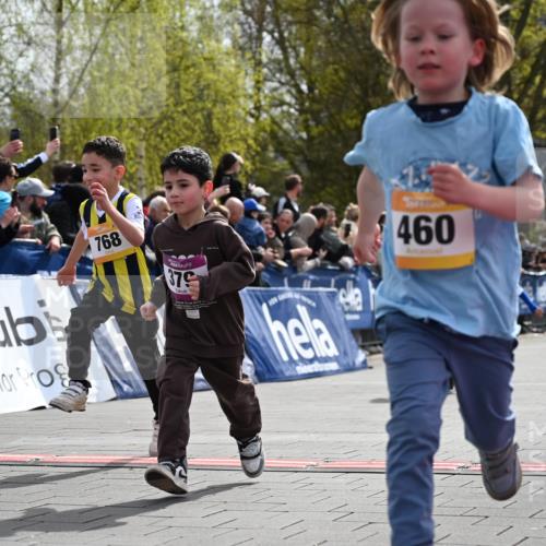 12.04.2026 - 45. Internationalen Wilhelmsburger Insellauf J. Mangold http://msf.ph/oto/9522071 12.04.2026 14:21:17 Ziel 306, 1001, 130, 126, 460, 821, 99, 771, 62, 768, 937, 263, 139, 1611, 629 meine-sportfotos.de