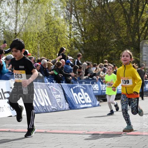 12.04.2026 - 45. Internationalen Wilhelmsburger Insellauf J. Mangold http://msf.ph/oto/9522079 12.04.2026 14:21:20 Ziel 821, 99, 771, 62, 768, 937, 263, 139, 1611, 629, 566, 564, 607, 980 meine-sportfotos.de