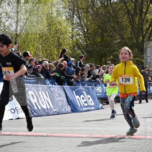 12.04.2026 - 45. Internationalen Wilhelmsburger Insellauf J. Mangold http://msf.ph/oto/9522080 12.04.2026 14:21:20 Ziel 821, 99, 771, 62, 768, 937, 263, 139, 1611, 629, 566, 564, 607, 980 meine-sportfotos.de