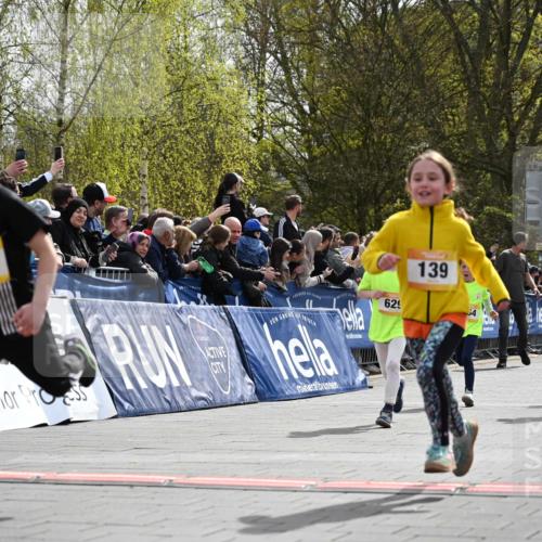 12.04.2026 - 45. Internationalen Wilhelmsburger Insellauf J. Mangold http://msf.ph/oto/9522081 12.04.2026 14:21:20 Ziel 821, 99, 771, 62, 768, 937, 263, 139, 1611, 629, 566, 564, 607, 980 meine-sportfotos.de