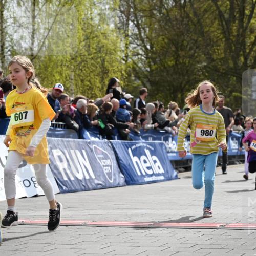 12.04.2026 - 45. Internationalen Wilhelmsburger Insellauf J. Mangold http://msf.ph/oto/9522103 12.04.2026 14:21:23 Ziel 937, 263, 139, 1611, 629, 566, 564, 607, 980, 1630, 991, 302, 562, 309, 282 meine-sportfotos.de