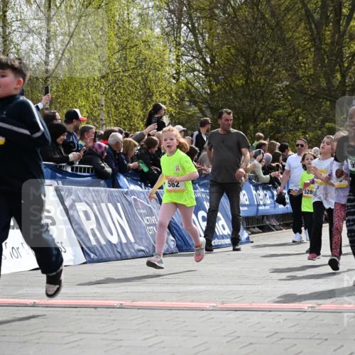 12.04.2026 - 45. Internationalen Wilhelmsburger Insellauf J. Mangold http://msf.ph/oto/9522131 12.04.2026 14:21:26 Ziel 566, 564, 607, 980, 1630, 991, 302, 562, 309, 282, 528, 797, 984, 811, 128, 828, 1005 meine-sportfotos.de