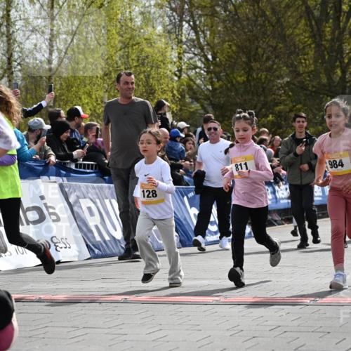 12.04.2026 - 45. Internationalen Wilhelmsburger Insellauf J. Mangold http://msf.ph/oto/9522156 12.04.2026 14:21:29 Ziel 1630, 991, 302, 562, 309, 282, 528, 797, 984, 811, 128, 828, 1005, 925, 253, 988, 964 meine-sportfotos.de