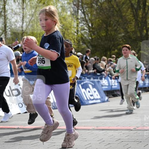 12.04.2026 - 45. Internationalen Wilhelmsburger Insellauf J. Mangold http://msf.ph/oto/9522170 12.04.2026 14:21:32 Ziel 528, 797, 984, 811, 128, 828, 1005, 925, 253, 988, 964, 972, 1627, 951 meine-sportfotos.de