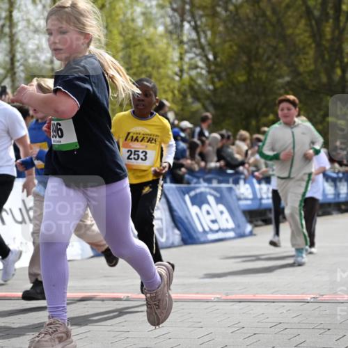 12.04.2026 - 45. Internationalen Wilhelmsburger Insellauf J. Mangold http://msf.ph/oto/9522171 12.04.2026 14:21:32 Ziel 528, 797, 984, 811, 128, 828, 1005, 925, 253, 988, 964, 972, 1627, 951 meine-sportfotos.de
