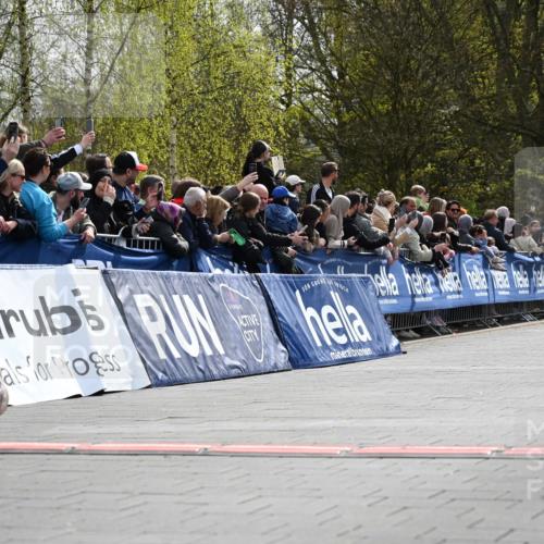 12.04.2026 - 45. Internationalen Wilhelmsburger Insellauf J. Mangold http://msf.ph/oto/9522174 12.04.2026 14:21:34 Ziel 1005, 925, 253, 988, 964, 972, 1627, 951, 260 meine-sportfotos.de