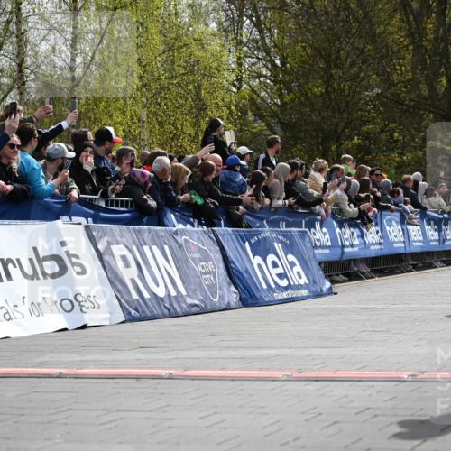 12.04.2026 - 45. Internationalen Wilhelmsburger Insellauf J. Mangold http://msf.ph/oto/9522177 12.04.2026 14:21:34 Ziel 1005, 925, 253, 988, 964, 972, 1627, 951, 260 meine-sportfotos.de