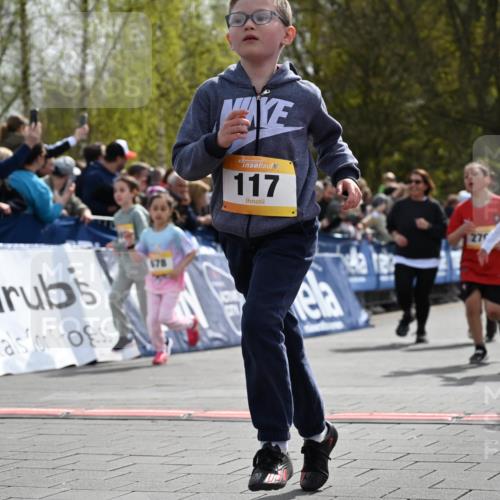 12.04.2026 - 45. Internationalen Wilhelmsburger Insellauf J. Mangold http://msf.ph/oto/9522211 12.04.2026 14:21:41 Ziel 260, 957, 823, 117, 558, 267, 657, 698, 678, 279, 960, 838 meine-sportfotos.de
