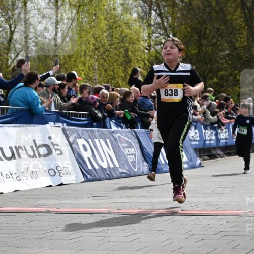 12.04.2026 - 45. Internationalen Wilhelmsburger Insellauf J. Mangold http://msf.ph/oto/9522221 12.04.2026 14:21:46 Ziel 657, 698, 678, 279, 960, 838, 234, 111, 66, 136, 729, 769, 646, 159, 1622, 317, 283, 134 meine-sportfotos.de