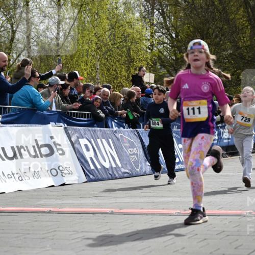 12.04.2026 - 45. Internationalen Wilhelmsburger Insellauf J. Mangold http://msf.ph/oto/9522233 12.04.2026 14:21:47 Ziel 960, 838, 234, 111, 66, 136, 729, 769, 646, 159, 1622, 317, 283, 134, 316, 792 meine-sportfotos.de