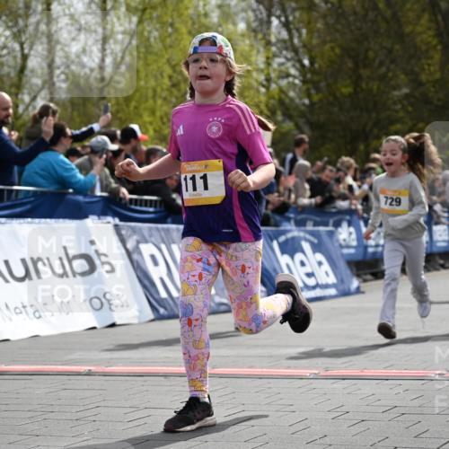 12.04.2026 - 45. Internationalen Wilhelmsburger Insellauf J. Mangold http://msf.ph/oto/9522237 12.04.2026 14:21:47 Ziel 960, 838, 234, 111, 66, 136, 729, 769, 646, 159, 1622, 317, 283, 134, 316, 792 meine-sportfotos.de