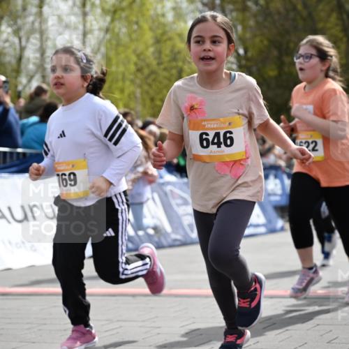 12.04.2026 - 45. Internationalen Wilhelmsburger Insellauf J. Mangold http://msf.ph/oto/9522257 12.04.2026 14:21:49 Ziel 838, 234, 111, 66, 136, 729, 769, 646, 159, 1622, 317, 283, 134, 316, 792, 763, 255, 65, 1617 meine-sportfotos.de