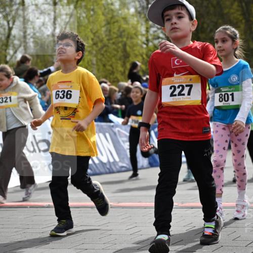 12.04.2026 - 45. Internationalen Wilhelmsburger Insellauf J. Mangold http://msf.ph/oto/9522341 12.04.2026 14:22:06 Ziel 924, 824, 227, 636, 612, 321, 695, 798, 971, 807, 685 meine-sportfotos.de