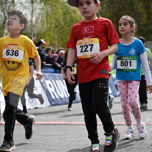12.04.2026 - 45. Internationalen Wilhelmsburger Insellauf J. Mangold http://msf.ph/oto/9522344 12.04.2026 14:22:06 Ziel 924, 824, 227, 636, 612, 321, 695, 798, 971, 807, 685 meine-sportfotos.de