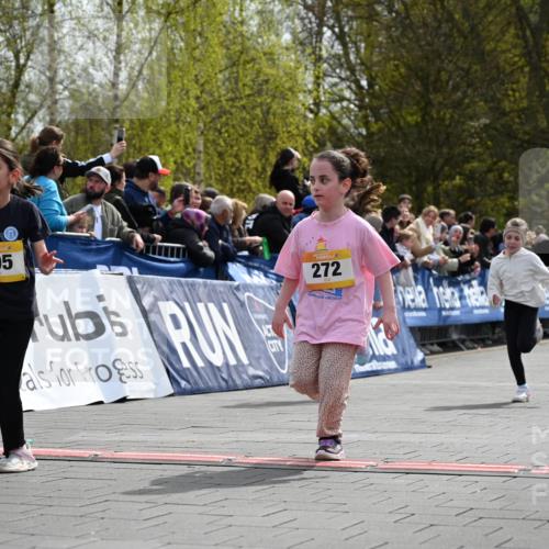 12.04.2026 - 45. Internationalen Wilhelmsburger Insellauf J. Mangold http://msf.ph/oto/9522361 12.04.2026 14:22:20 Ziel 981, 1620, 414, 805, 272, 124, 731, 739 meine-sportfotos.de