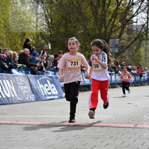 12.04.2026 - 45. Internationalen Wilhelmsburger Insellauf J. Mangold http://msf.ph/oto/9522369 12.04.2026 14:22:22 Ziel 805, 272, 124, 731, 739, 580, 835 meine-sportfotos.de