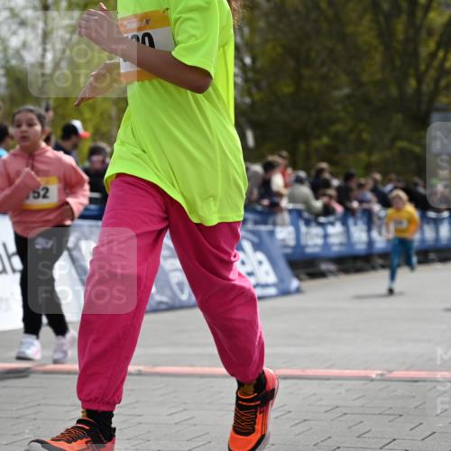 12.04.2026 - 45. Internationalen Wilhelmsburger Insellauf J. Mangold http://msf.ph/oto/9522385 12.04.2026 14:22:27 Ziel 580, 835, 752, 761, 559, 315, 973 meine-sportfotos.de
