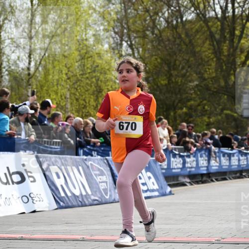 12.04.2026 - 45. Internationalen Wilhelmsburger Insellauf J. Mangold http://msf.ph/oto/9522414 12.04.2026 14:22:37 Ziel 1629, 56, 670, 327 meine-sportfotos.de