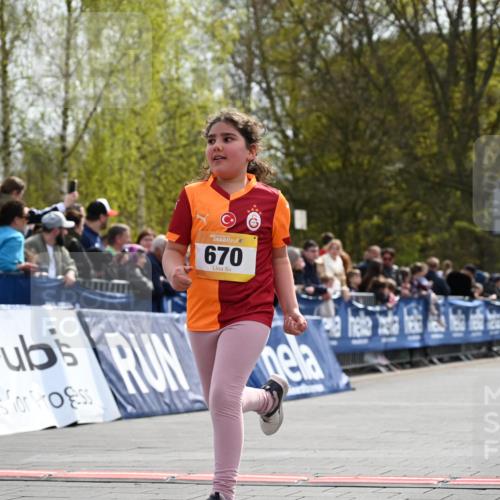 12.04.2026 - 45. Internationalen Wilhelmsburger Insellauf J. Mangold http://msf.ph/oto/9522415 12.04.2026 14:22:37 Ziel 1629, 56, 670, 327 meine-sportfotos.de