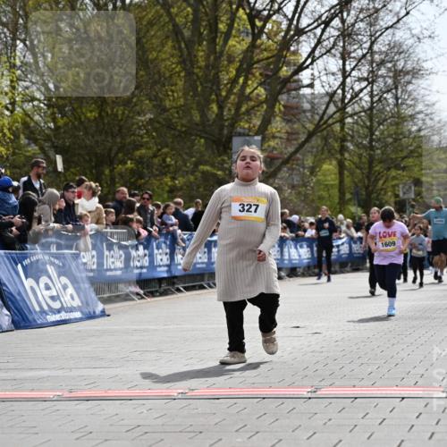 12.04.2026 - 45. Internationalen Wilhelmsburger Insellauf J. Mangold http://msf.ph/oto/9522421 12.04.2026 14:22:40 Ziel 670, 327, 1609 meine-sportfotos.de
