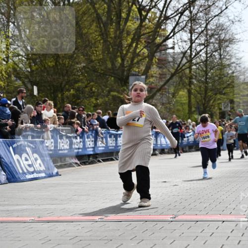 12.04.2026 - 45. Internationalen Wilhelmsburger Insellauf J. Mangold http://msf.ph/oto/9522425 12.04.2026 14:22:40 Ziel 670, 327, 1609 meine-sportfotos.de