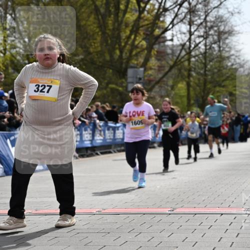 12.04.2026 - 45. Internationalen Wilhelmsburger Insellauf J. Mangold http://msf.ph/oto/9522426 12.04.2026 14:22:42 Ziel 327, 1609 meine-sportfotos.de
