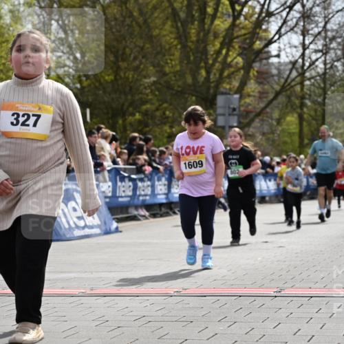 12.04.2026 - 45. Internationalen Wilhelmsburger Insellauf J. Mangold http://msf.ph/oto/9522434 12.04.2026 14:22:43 Ziel 327, 1609, 780 meine-sportfotos.de
