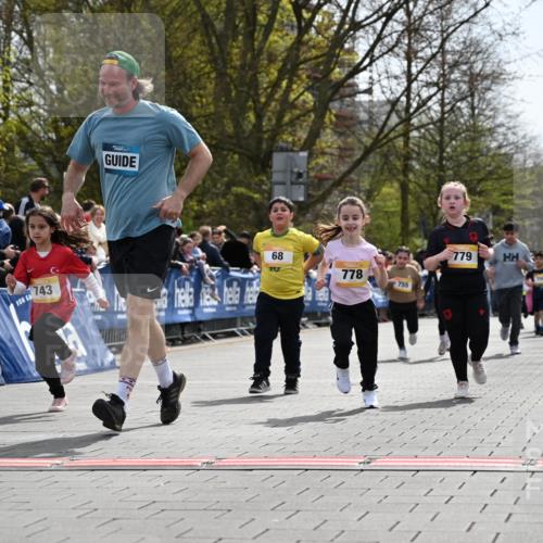 12.04.2026 - 45. Internationalen Wilhelmsburger Insellauf J. Mangold http://msf.ph/oto/9522451 12.04.2026 14:22:48 Ziel 1609, 780, 743, 778, 779, 68, 757, 755 meine-sportfotos.de