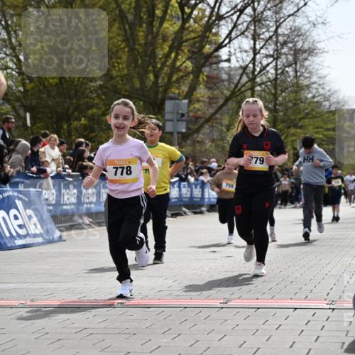 12.04.2026 - 45. Internationalen Wilhelmsburger Insellauf J. Mangold http://msf.ph/oto/9522458 12.04.2026 14:22:49 Ziel 780, 743, 778, 779, 68, 757, 755 meine-sportfotos.de
