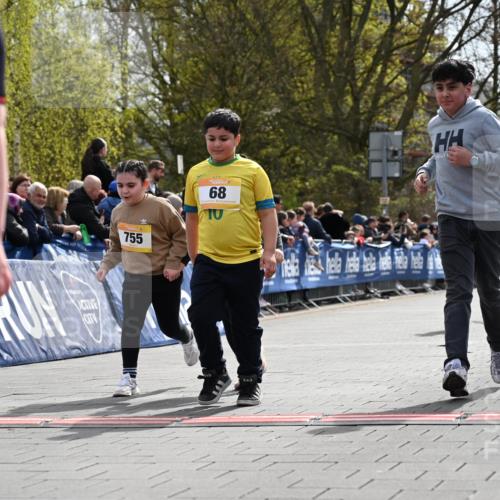12.04.2026 - 45. Internationalen Wilhelmsburger Insellauf J. Mangold http://msf.ph/oto/9522477 12.04.2026 14:22:51 Ziel 780, 743, 778, 779, 68, 757, 755, 765, 569 meine-sportfotos.de