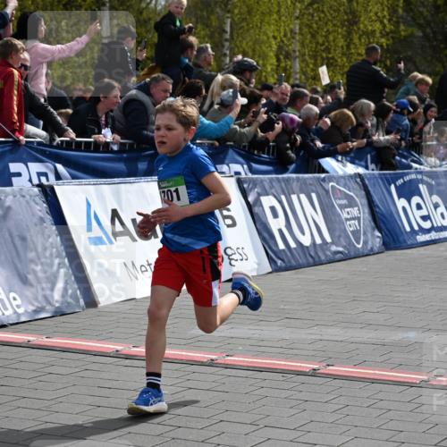 12.04.2026 - 45. Internationalen Wilhelmsburger Insellauf J. Mangold http://msf.ph/oto/9522488 12.04.2026 14:33:20 Ziel 1701 meine-sportfotos.de