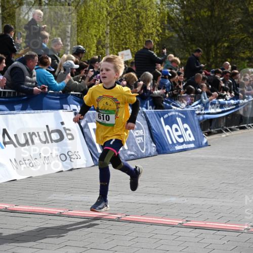 12.04.2026 - 45. Internationalen Wilhelmsburger Insellauf J. Mangold http://msf.ph/oto/9522502 12.04.2026 14:33:41 Ziel 610, 72, 671 meine-sportfotos.de