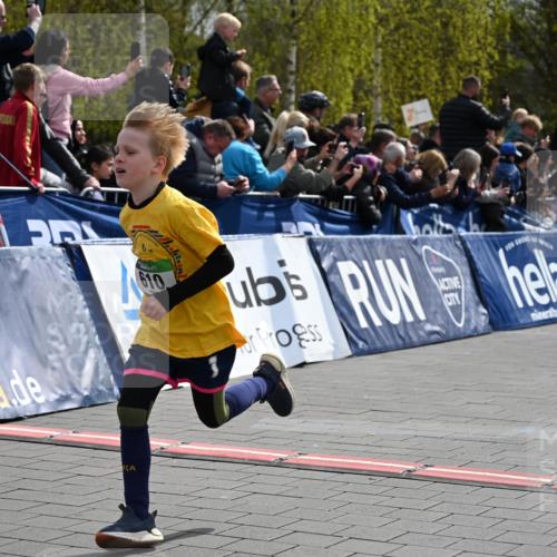12.04.2026 - 45. Internationalen Wilhelmsburger Insellauf J. Mangold http://msf.ph/oto/9522507 12.04.2026 14:33:42 Ziel 610, 72, 671 meine-sportfotos.de