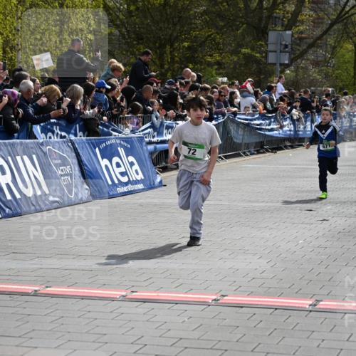12.04.2026 - 45. Internationalen Wilhelmsburger Insellauf J. Mangold http://msf.ph/oto/9522508 12.04.2026 14:33:43 Ziel 610, 72, 671 meine-sportfotos.de